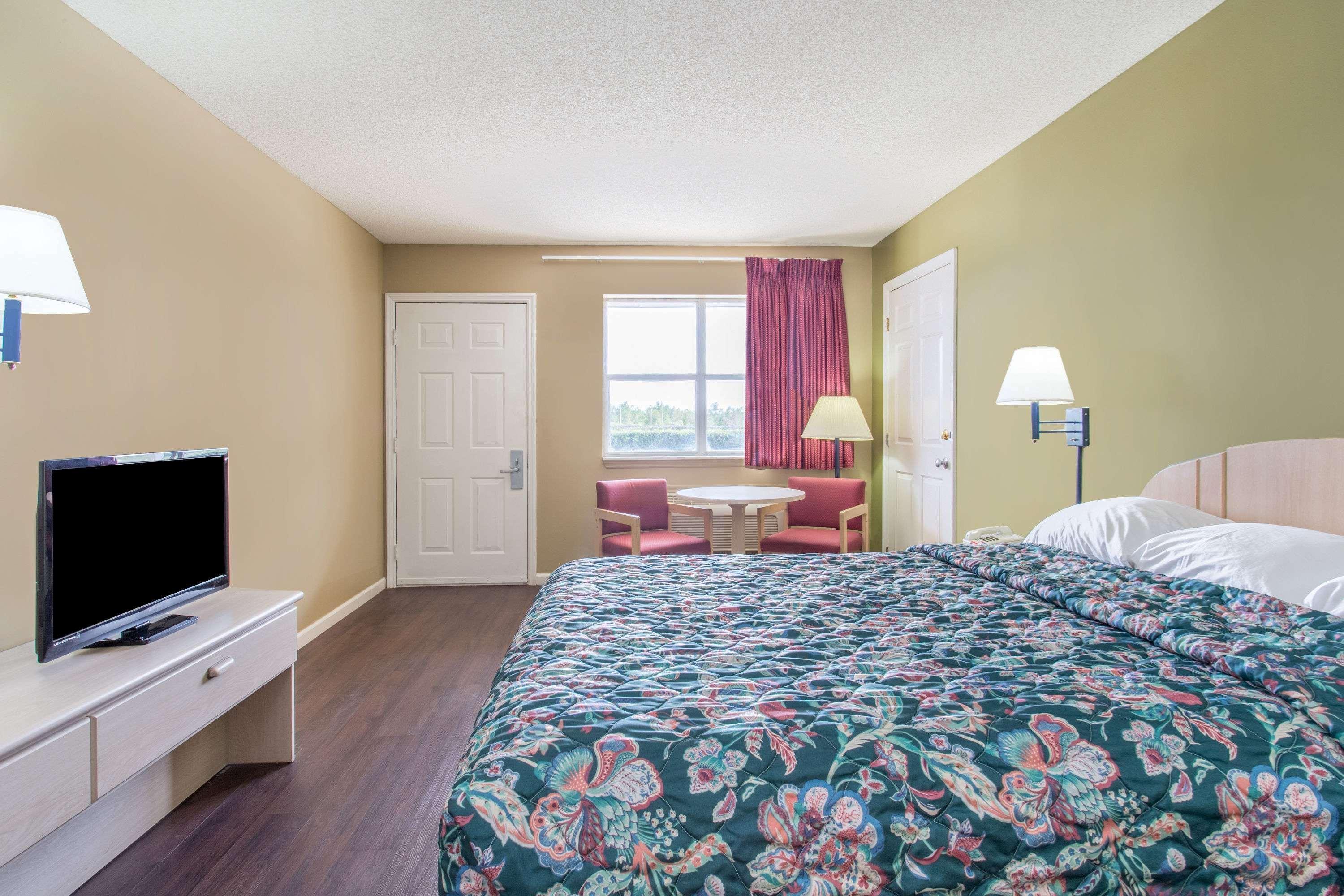 Hotel Super 8 By Wyndham Monticello