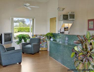 Super 8 By Wyndham Hotel