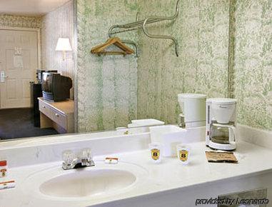 Super 8 By Wyndham Hotel 2*