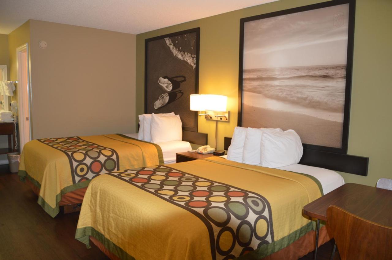 Super 8 By Wyndham Hotel 2*